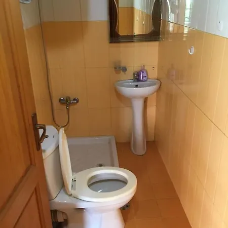 Hotel Bujtina E Zefit *