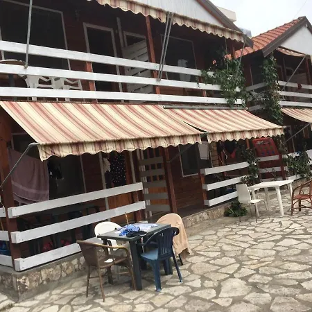 Bujtina E Zefit Hotel