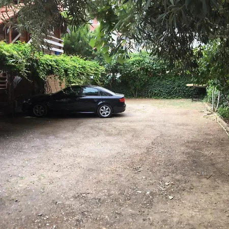 Bujtina E Zefit Hotel *