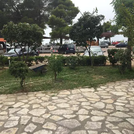 Bujtina E Zefit Hotel *