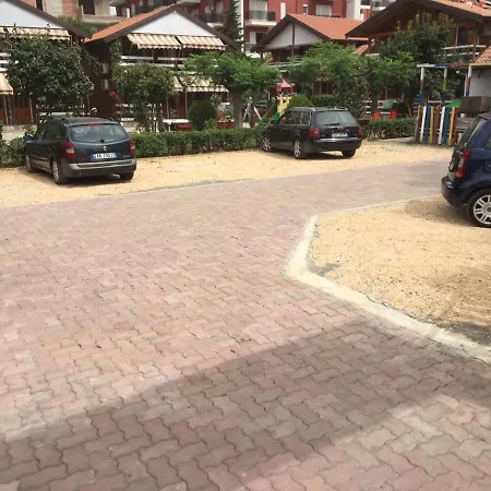 Bujtina E Zefit Hotel