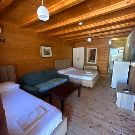 Holiday home Bujtina E Zefit *